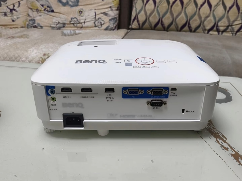 BenQ TH671ST Projector, 1080p Short Throw Gaming Projector with Gaming Mode for Intense Low Lag 3000 Lumens Proyector