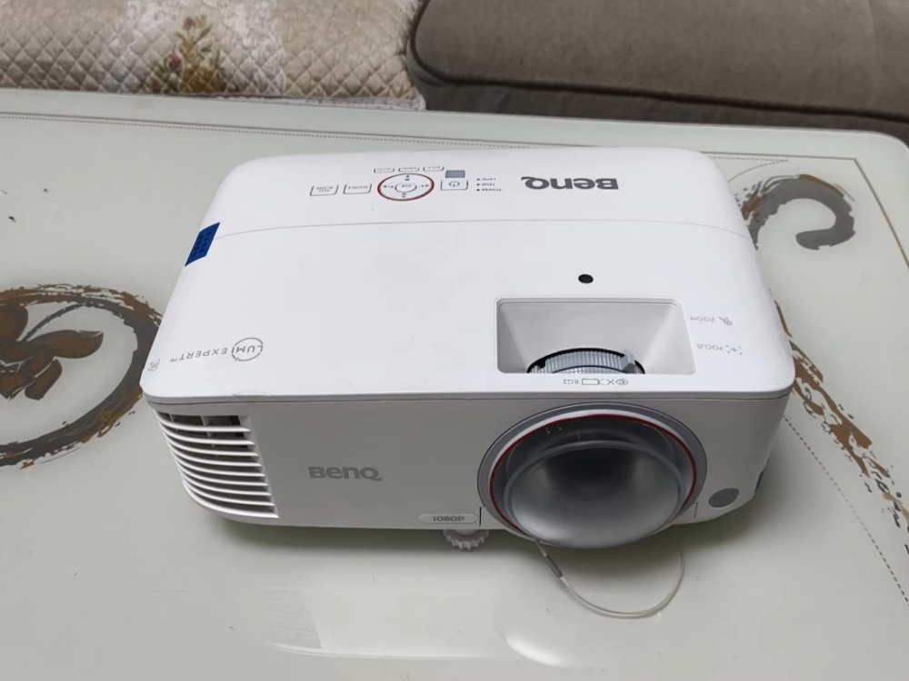 BenQ TH671ST Projector, 1080p Short Throw Gaming Projector with Gaming Mode for Intense Low Lag 3000 Lumens Proyector